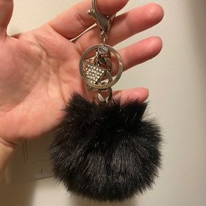Guess Pom Pom